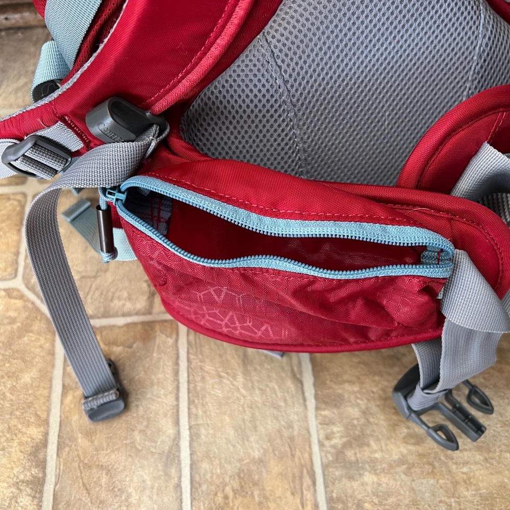 Camelbak Sequoia 18 Red Hiking Backpack - Picture 3 of 7